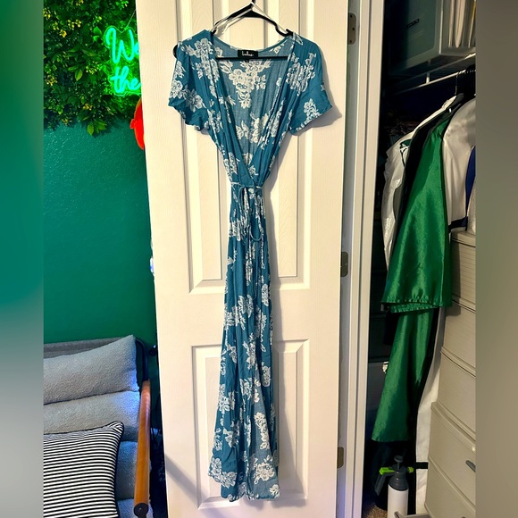 Lulus Dresses & Skirts - LULU’S- Floral Wrap Dress